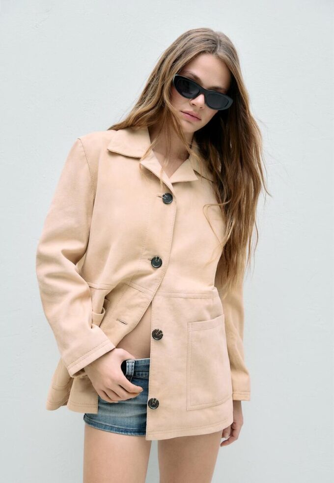 Kožená bunda s kapsami