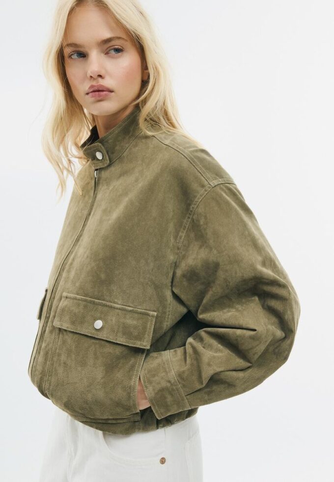 Kožená bunda s kapsami