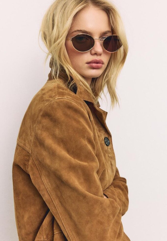 Kožená bunda s kapsami