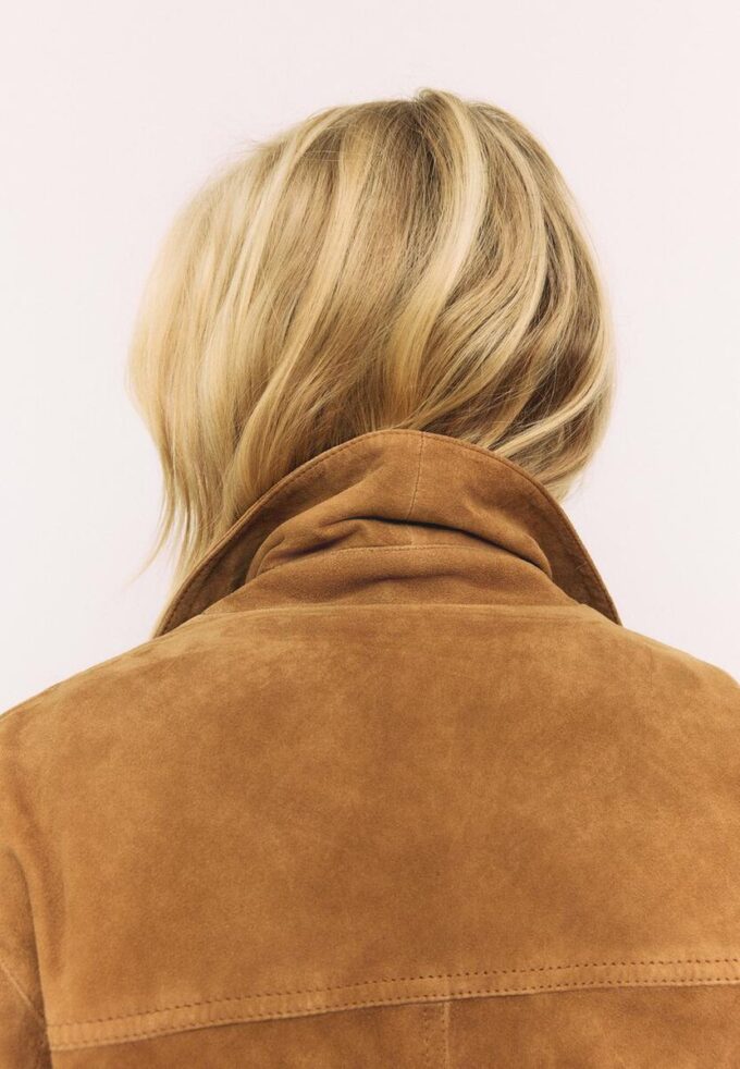 Kožená bunda s kapsami