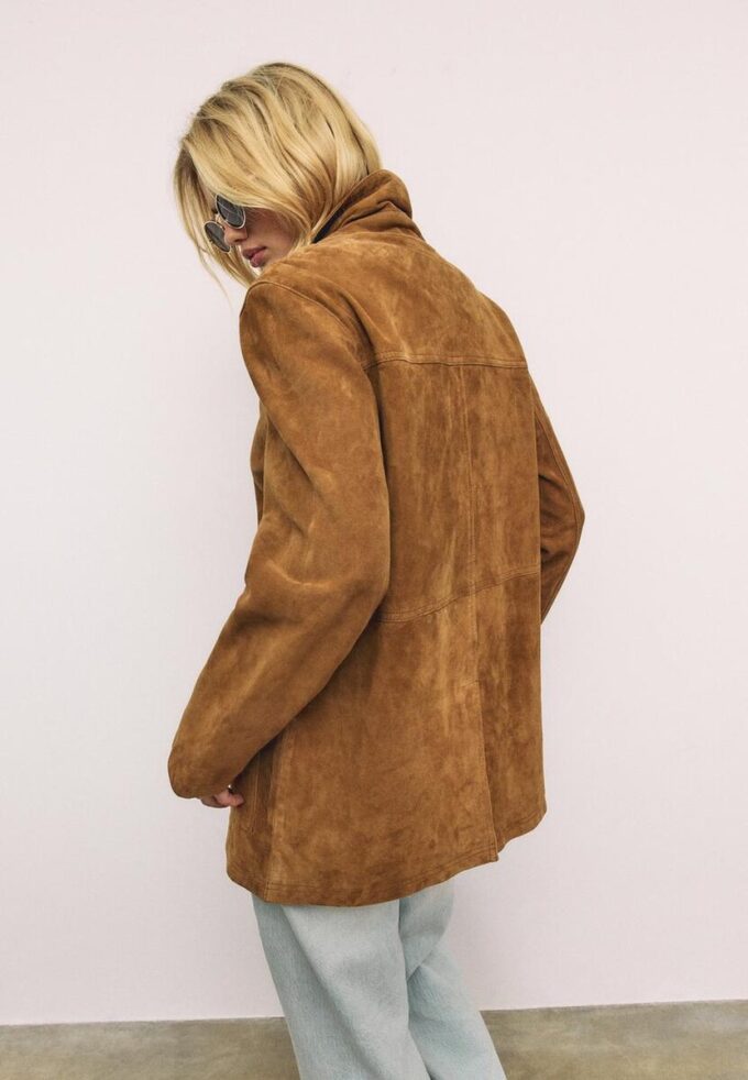 Kožená bunda s kapsami