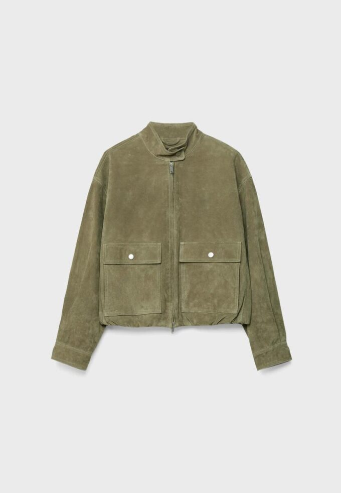 Kožená bunda s kapsami