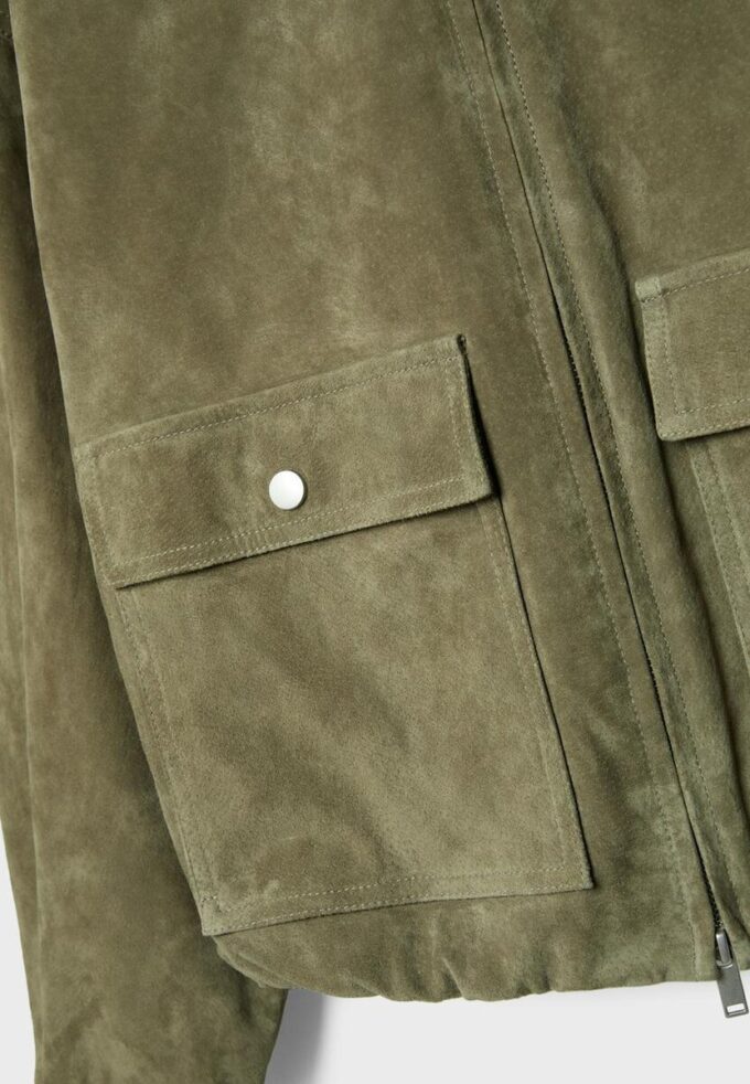 Kožená bunda s kapsami