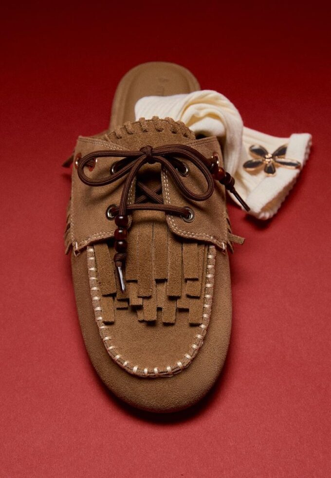 Kožené mokasíny bez paty s přívěsky