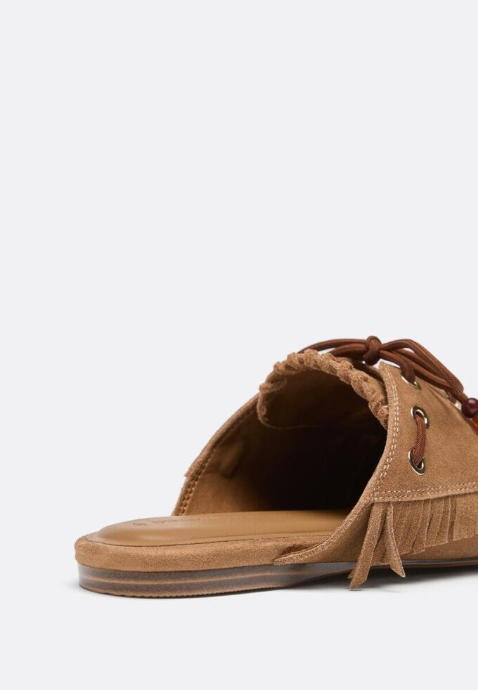 Kožené mokasíny bez paty s přívěsky