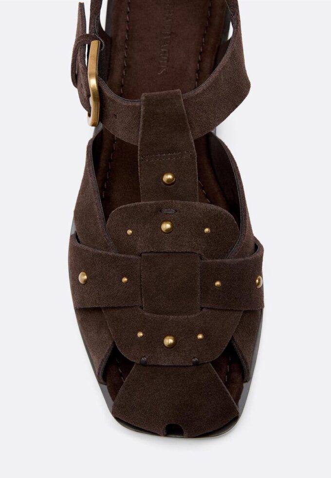 Kožené sandály s cvočky Kožené sandály s cvočky