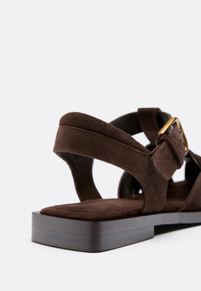 Kožené sandály s cvočky Kožené sandály s cvočky