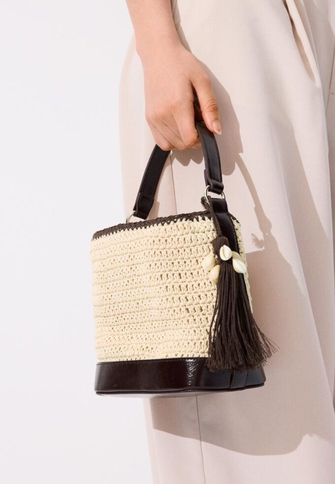 Kombinovaná háčkovaná taška ve tvaru kbelíku