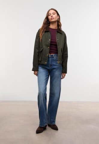 Kontrastní krátká voskovaná parka