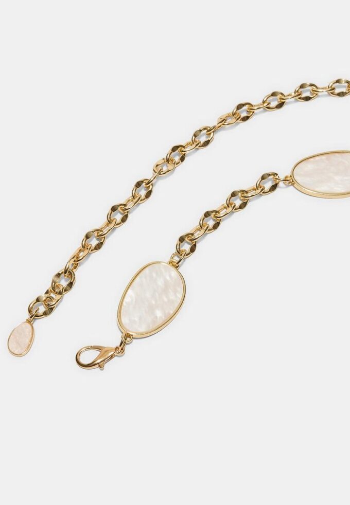 Kovový pásek s barevnými kamínky a řetízkem