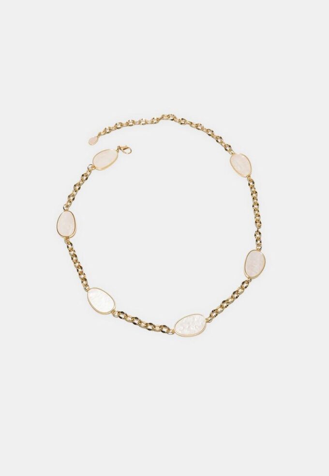 Kovový pásek s barevnými kamínky a řetízkem