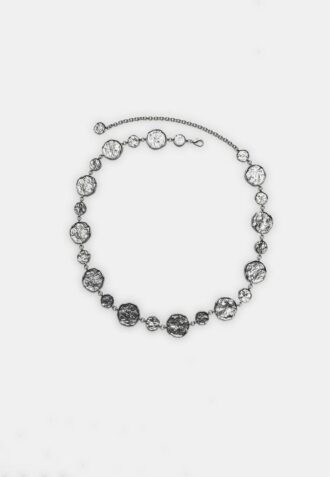 Kovový pásek s kulatými destičkami