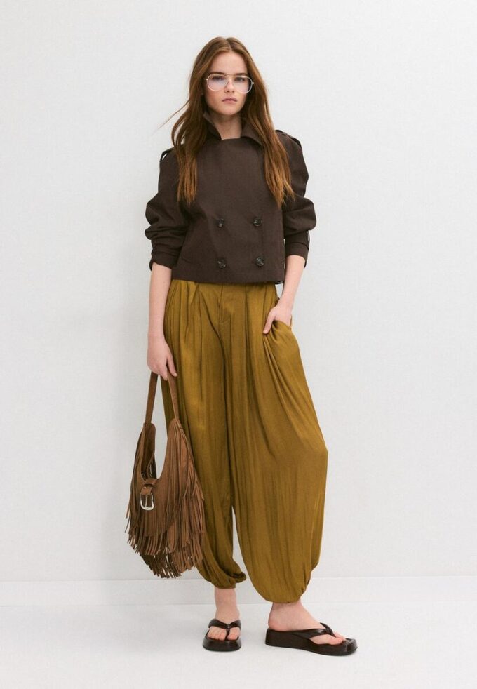 Krátký dvouřadý trenčkot Krátký dvouřadý trenčkot