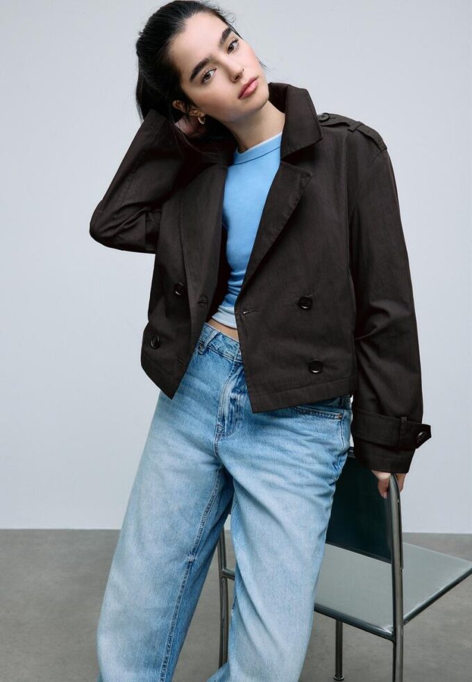 Krátký dvouřadý trenčkot