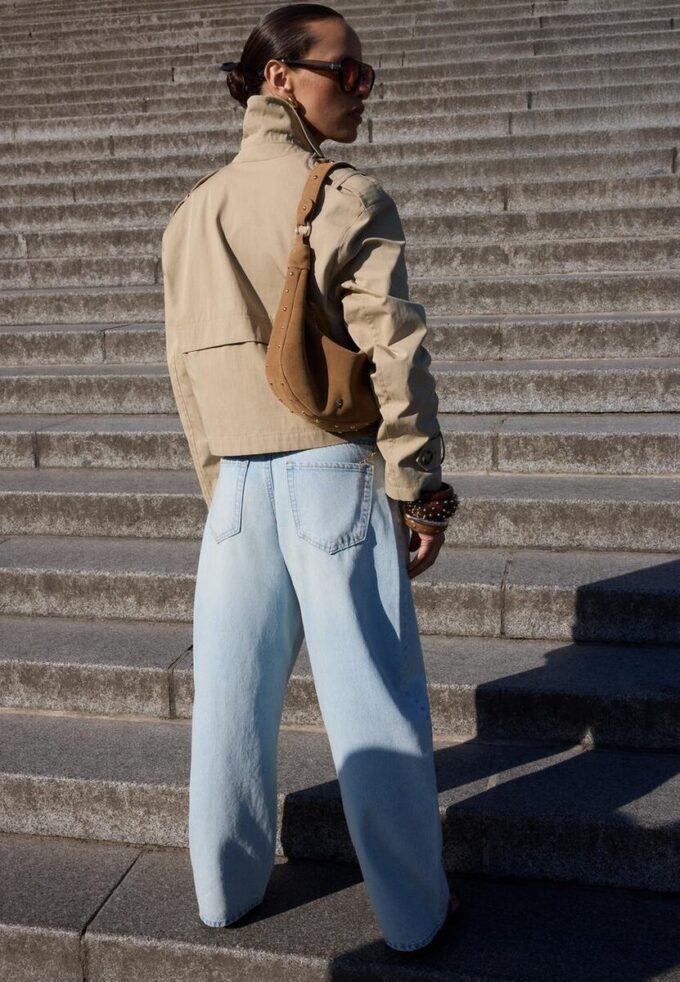 Krátký dvouřadý trenčkot Krátký dvouřadý trenčkot