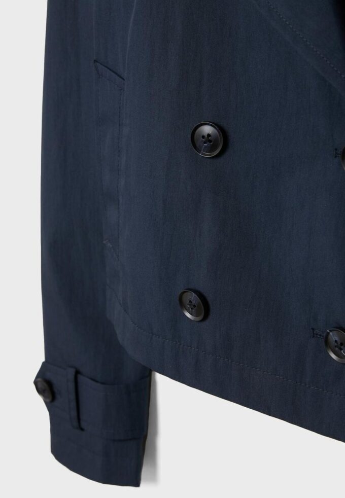 Krátký dvouřadý trenčkot Krátký dvouřadý trenčkot