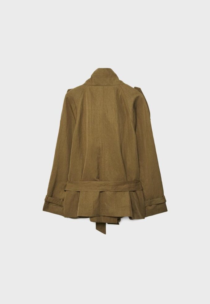 Krátký trenčkot s vysokým límcem