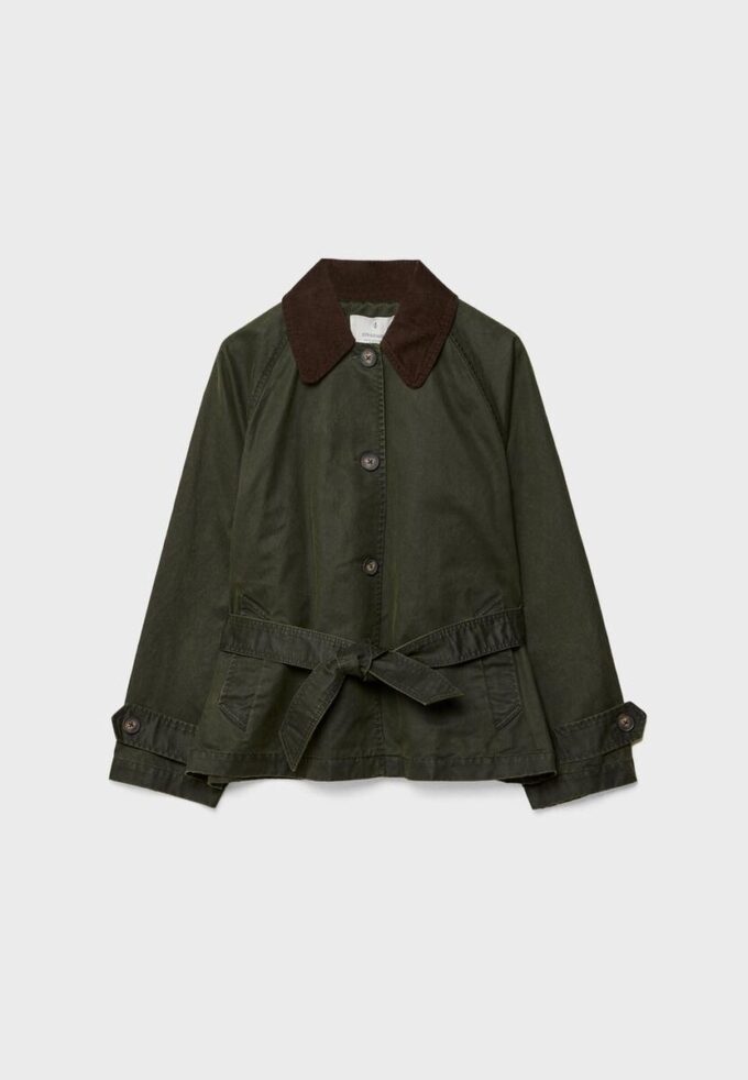 Krátký voskovaný trenčkot s páskem