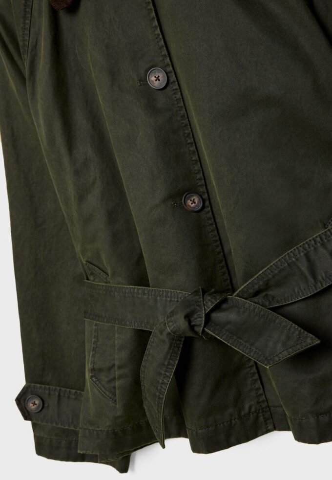 Krátký voskovaný trenčkot s páskem