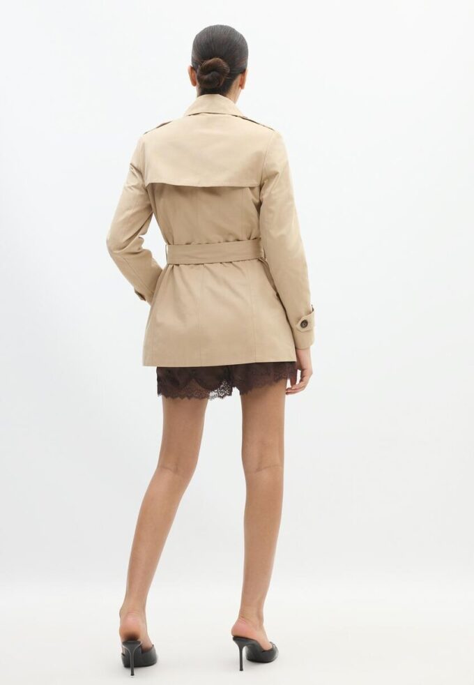 Krátký základní trenčkot