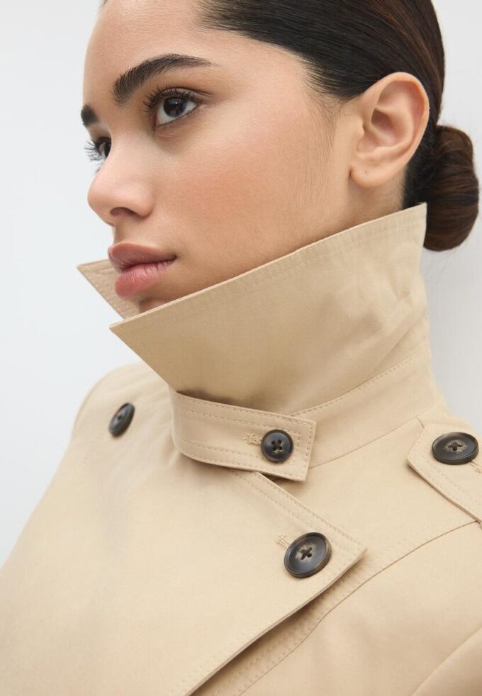 Krátký základní trenčkot