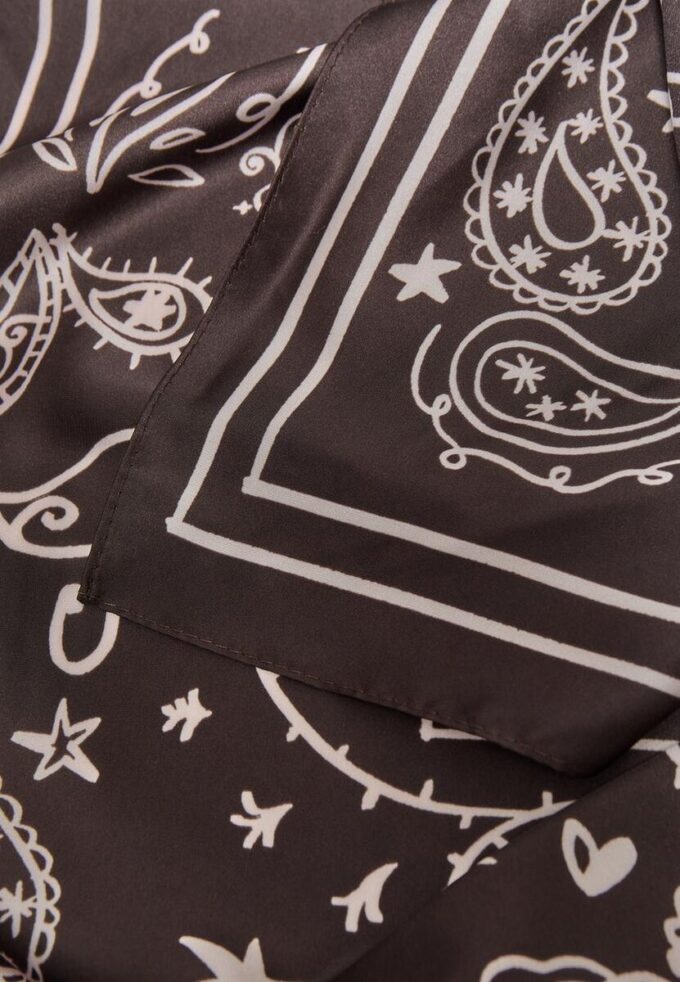 Květinový šátek s paisley vzorem