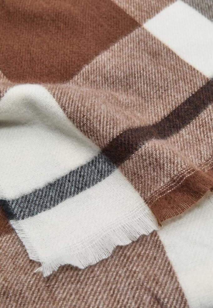 Šála s kostkovaným vzorem