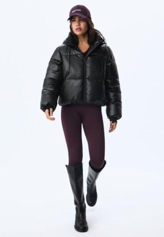 Metallická péřová bunda s kapucí