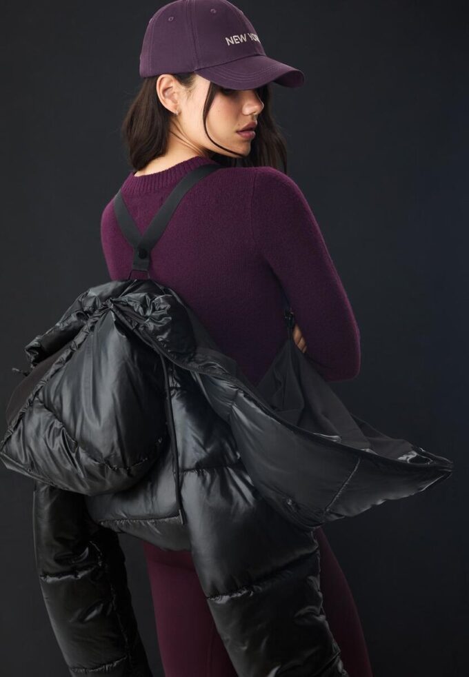 Metallická péřová bunda s kapucí