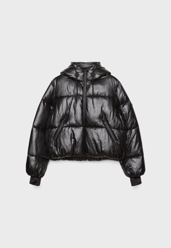 Metallická péřová bunda s kapucí