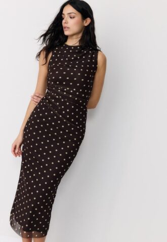 Midi šaty bez rukávů z tylu s puntíky Midi šaty bez rukávů z tylu s puntíky