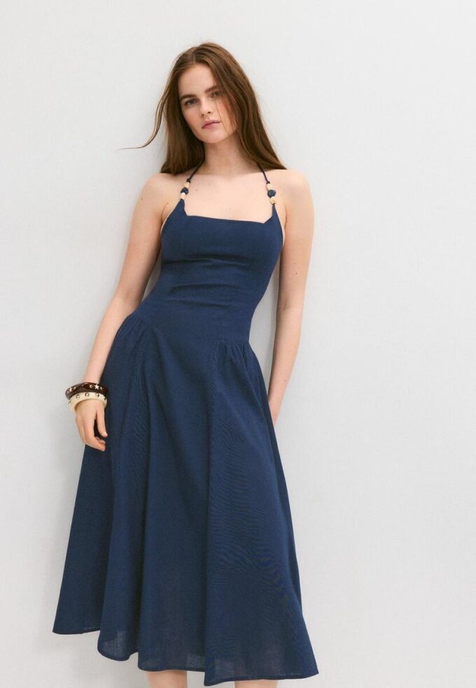 Midi šaty s halter výstřihem a korálkovými detaily