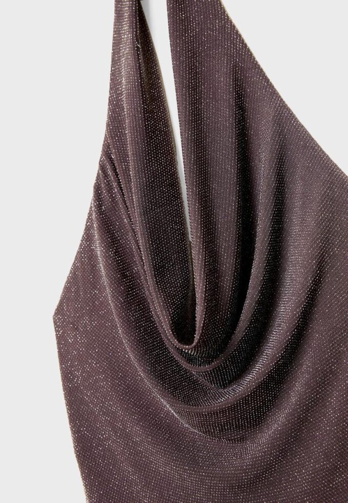 Midi šaty s metalickými nitěmi a výstřihem za krk