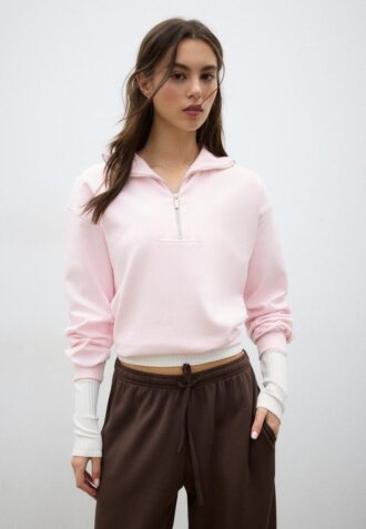 Mikina s vysokým límcem a zipem Mikina s vysokým límcem a zipem