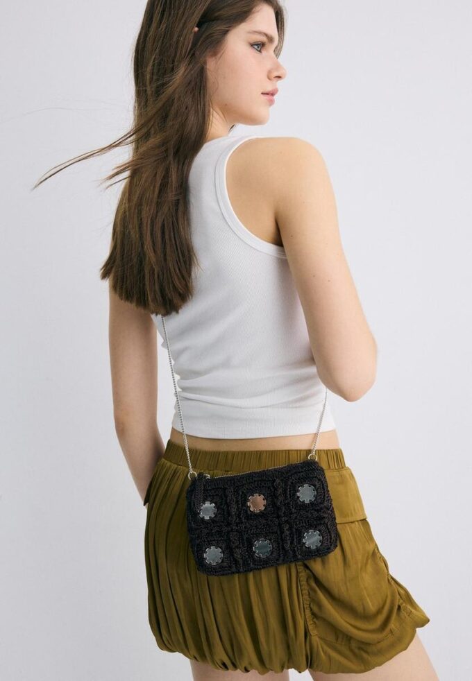 Mini háčkovaná kabelka přes rameno s zrcátky