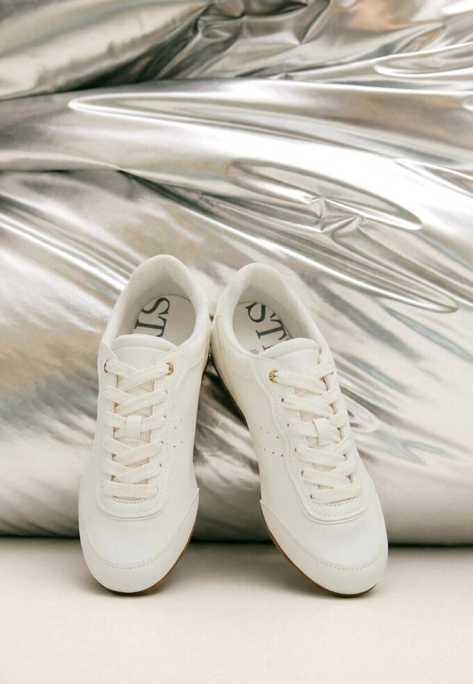 Měkké tenisky s plochou podrážkou