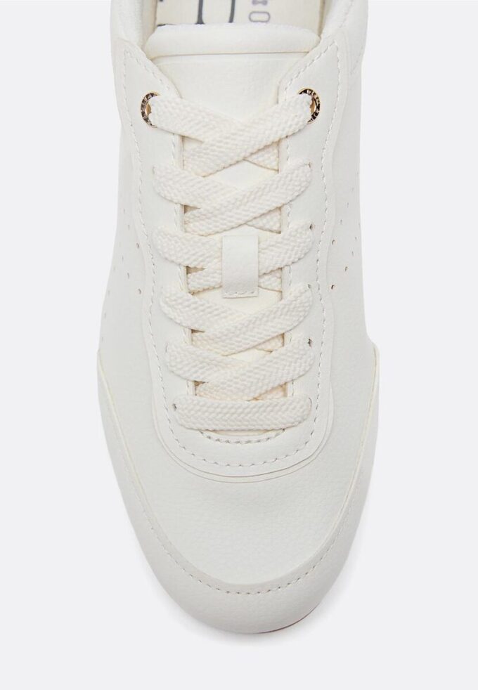 Měkké tenisky s plochou podrážkou