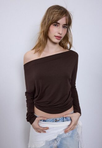 Modalové asymetrické tričko