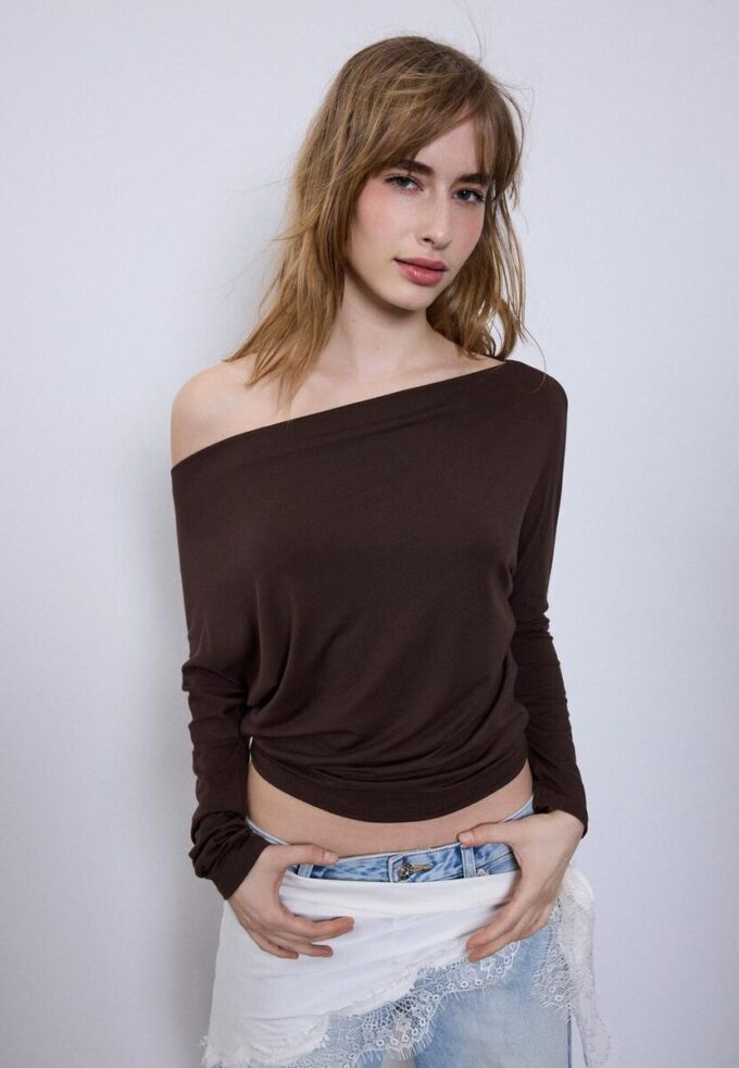 Modalové asymetrické tričko