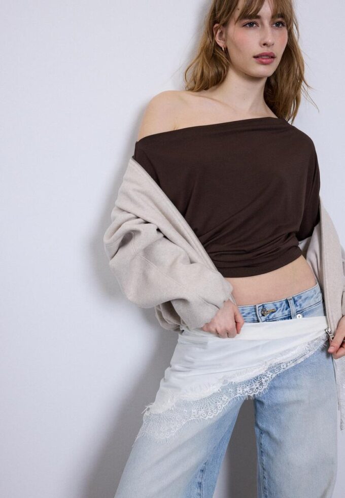 Modalové asymetrické tričko