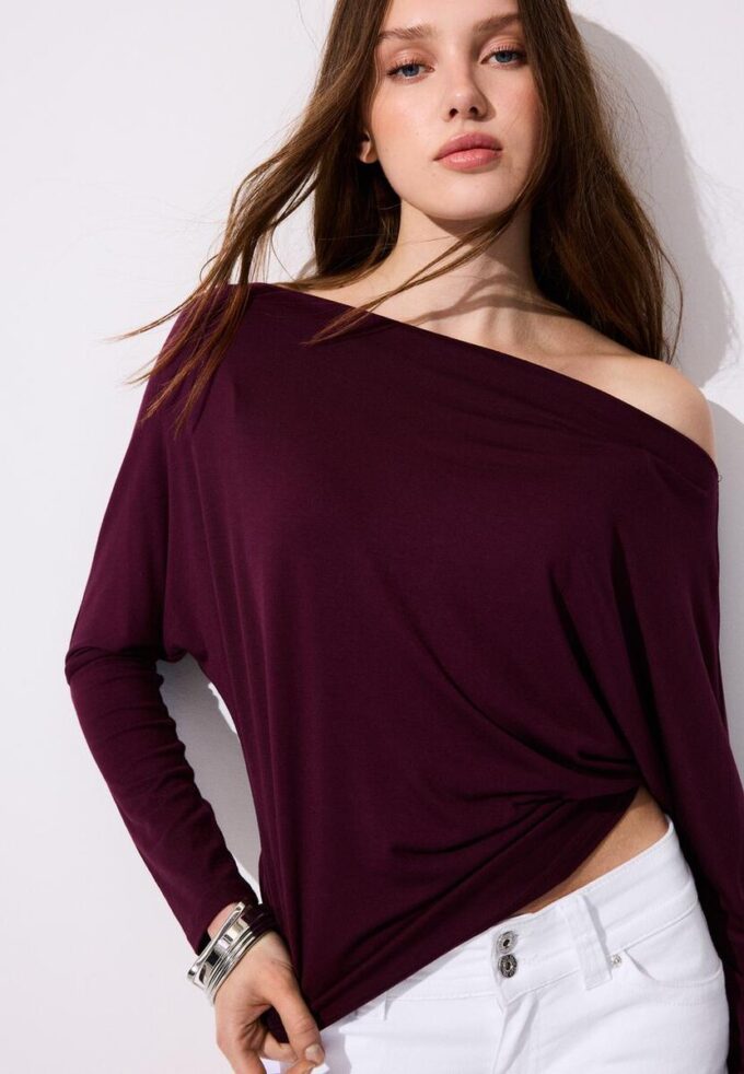 Modalové asymetrické tričko