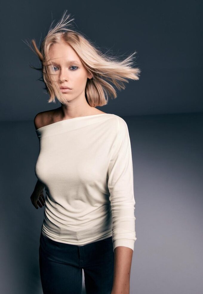 Modalové asymetrické tričko