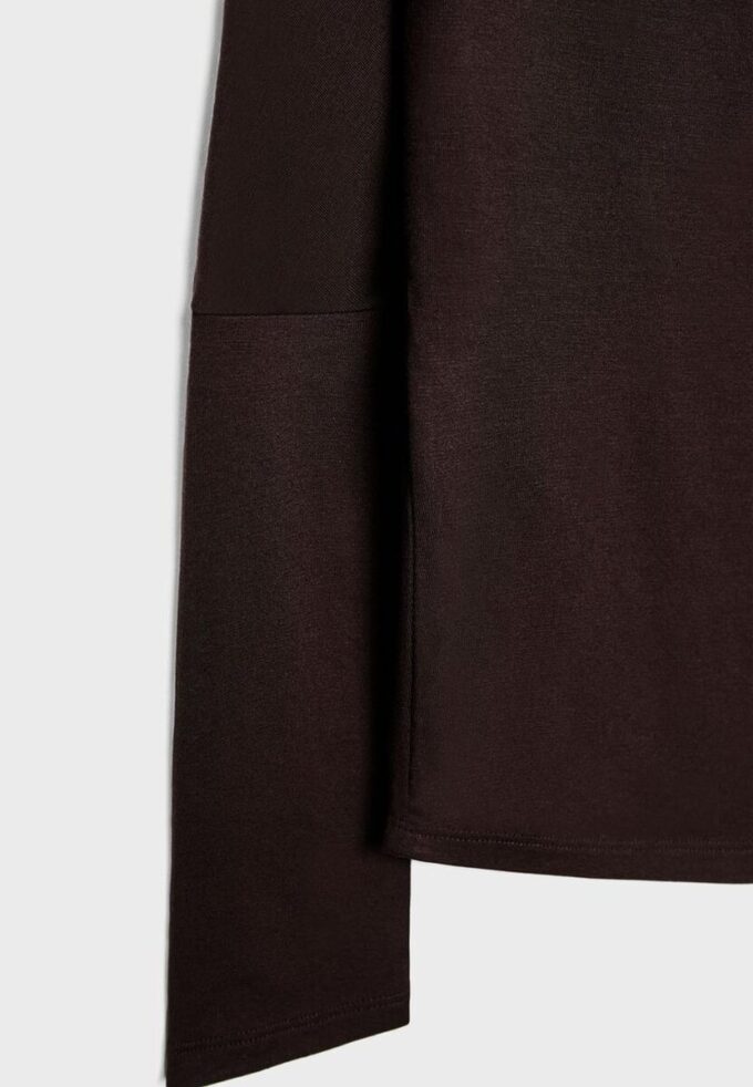 Modalové asymetrické tričko