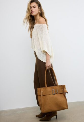 Městská nákupní taška s detailem v podobě spony