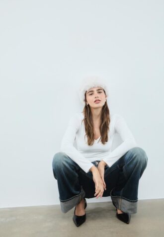 Nařasené polyamidové body s výstřihem do V