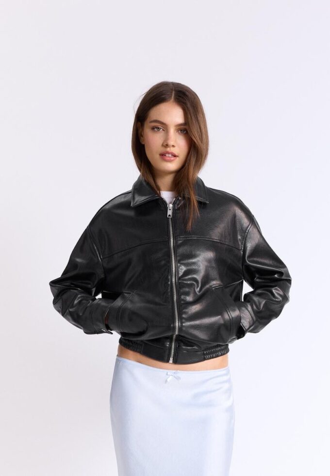 Oversize bunda s efektem kůže Oversize bunda s efektem kůže