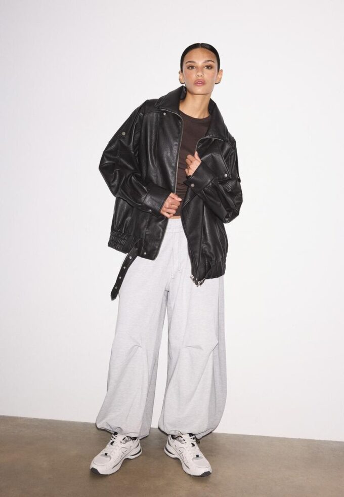 Oversize bunda z umělé kůže s klopami Oversize bunda z umělé kůže s klopami