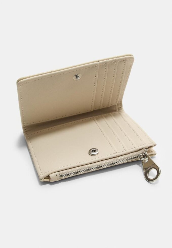 Peněženka z imitace krokodýlí kůže