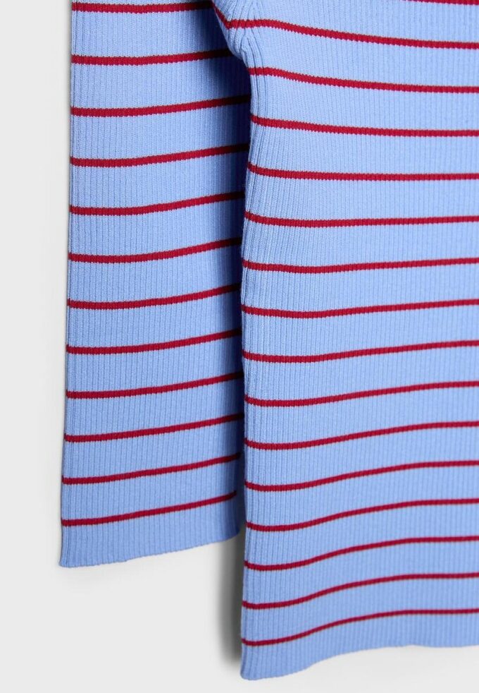 Přiléhavý pruhovaný pletený svetr Přiléhavý pruhovaný pletený svetr