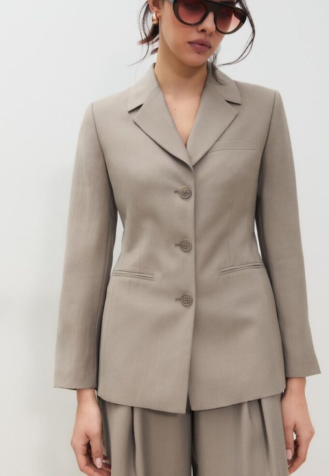 Přiléhavé sako se 3 knoflíky Přiléhavé sako se 3 knoflíky